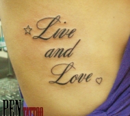 Escrito “Live and Love”